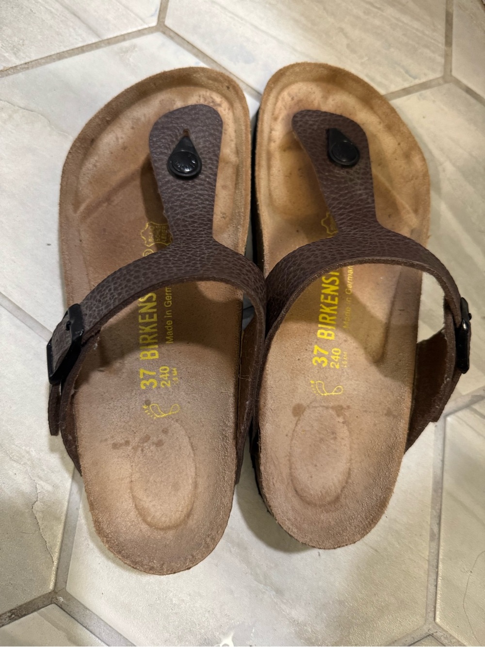 Birkenstock Gizeh Brown Sandals - Picture 4 of 7